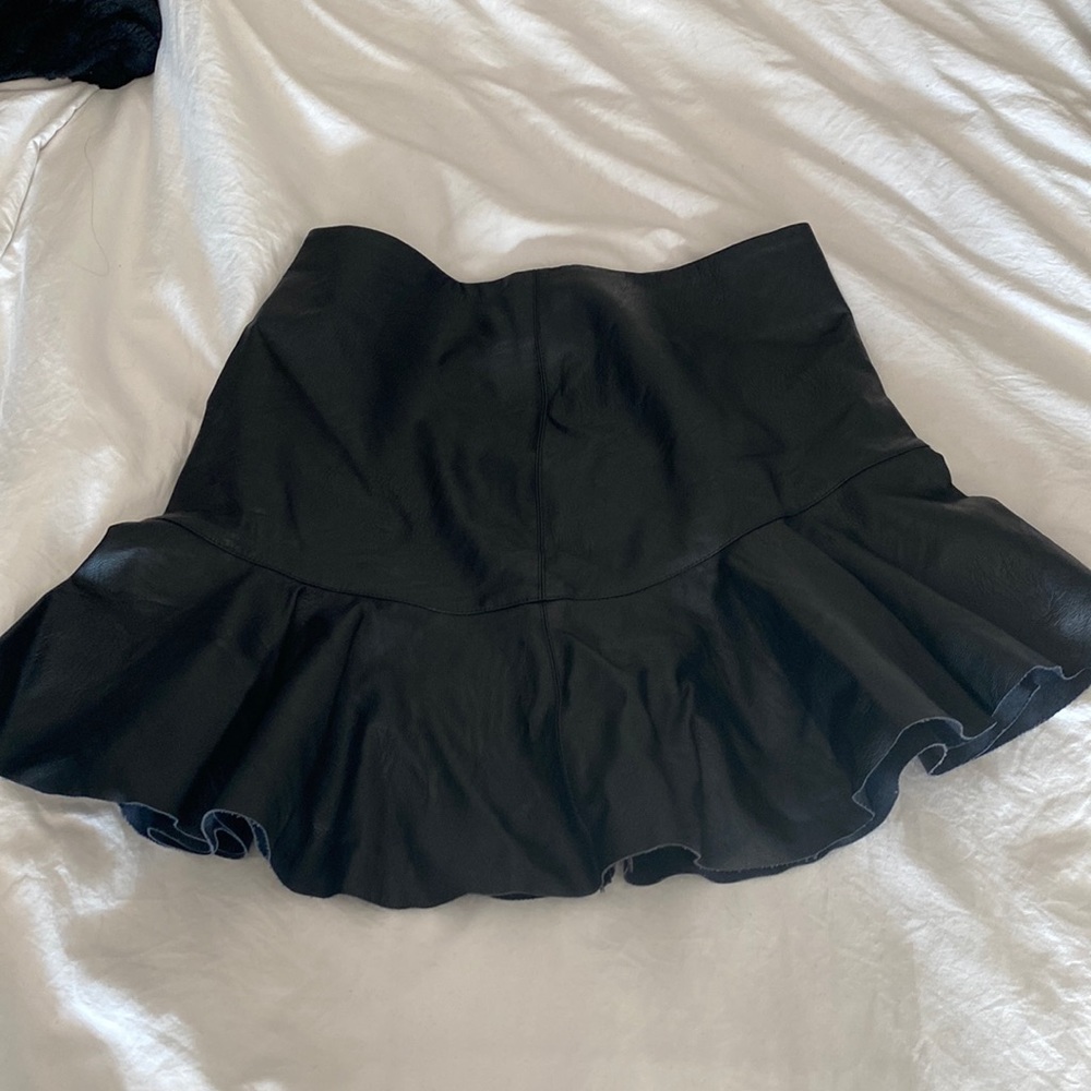 Black Faux leather ruffle hem mini skirt size XS